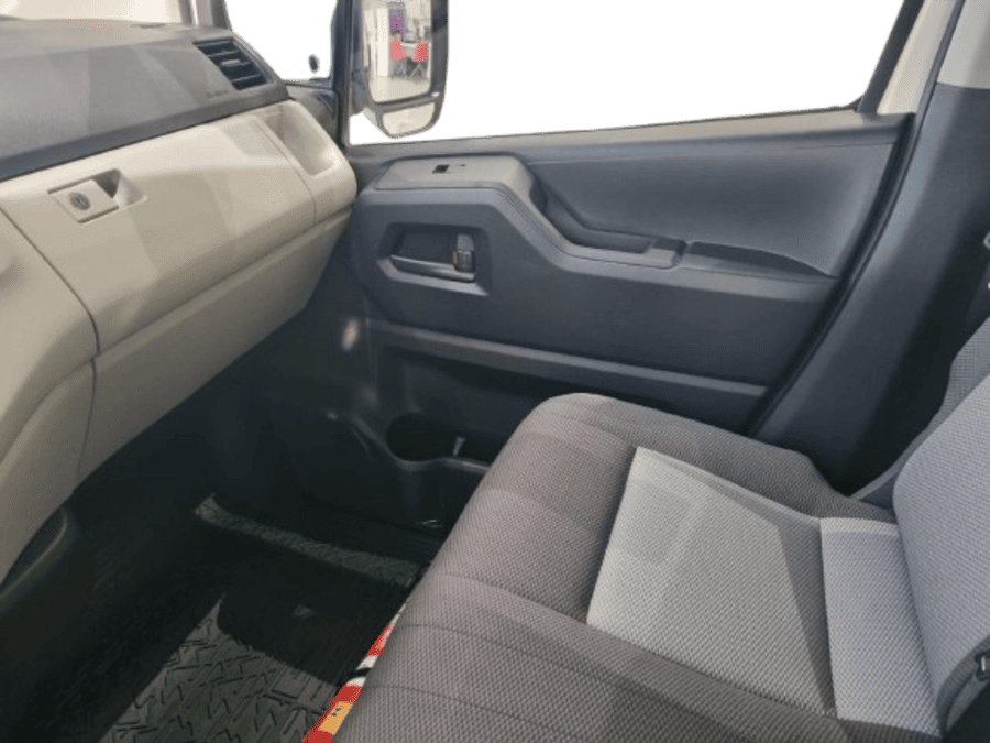 Toyota Hiace 2.8 D-4D Turbo Diesel Minibus 15+1 DX Automático