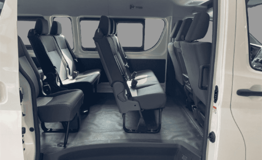 Toyota Hiace 2.8 D-4D Turbo Diesel Minibus 15+1 DX Automático