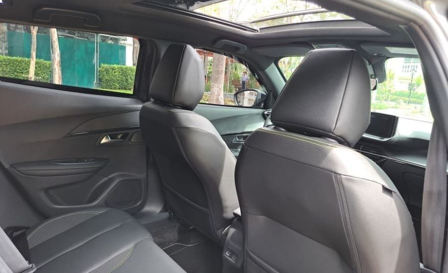 Peugeot 2008 1.0 Turbo 200 Hybrid GT CVT
