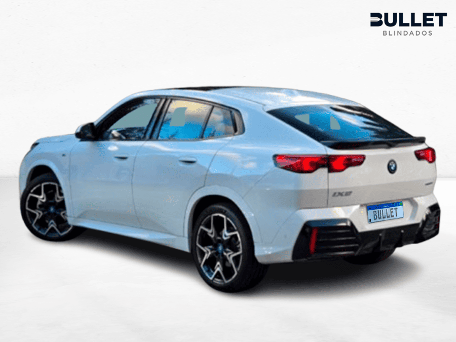 BMW iX2 64,8Kw Elétrico xDrive30 M Sport